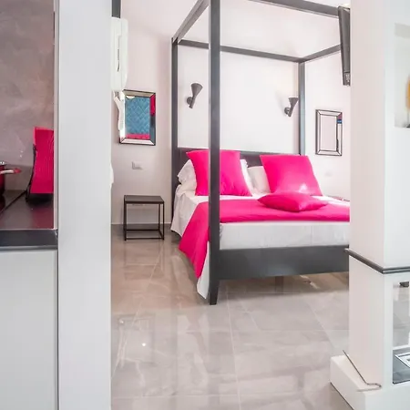 36 Steps In Tasso Square * סורנטו